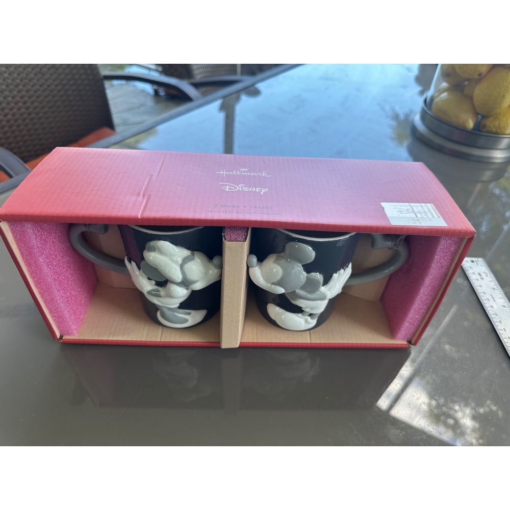 Hallmark Disney Mickey Mouse kissing mugs‎ Set 2 18oz Dishwasher Microwave Safe